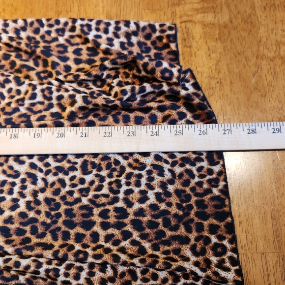 V-neck Animal Print Top - Picture 5 of 5